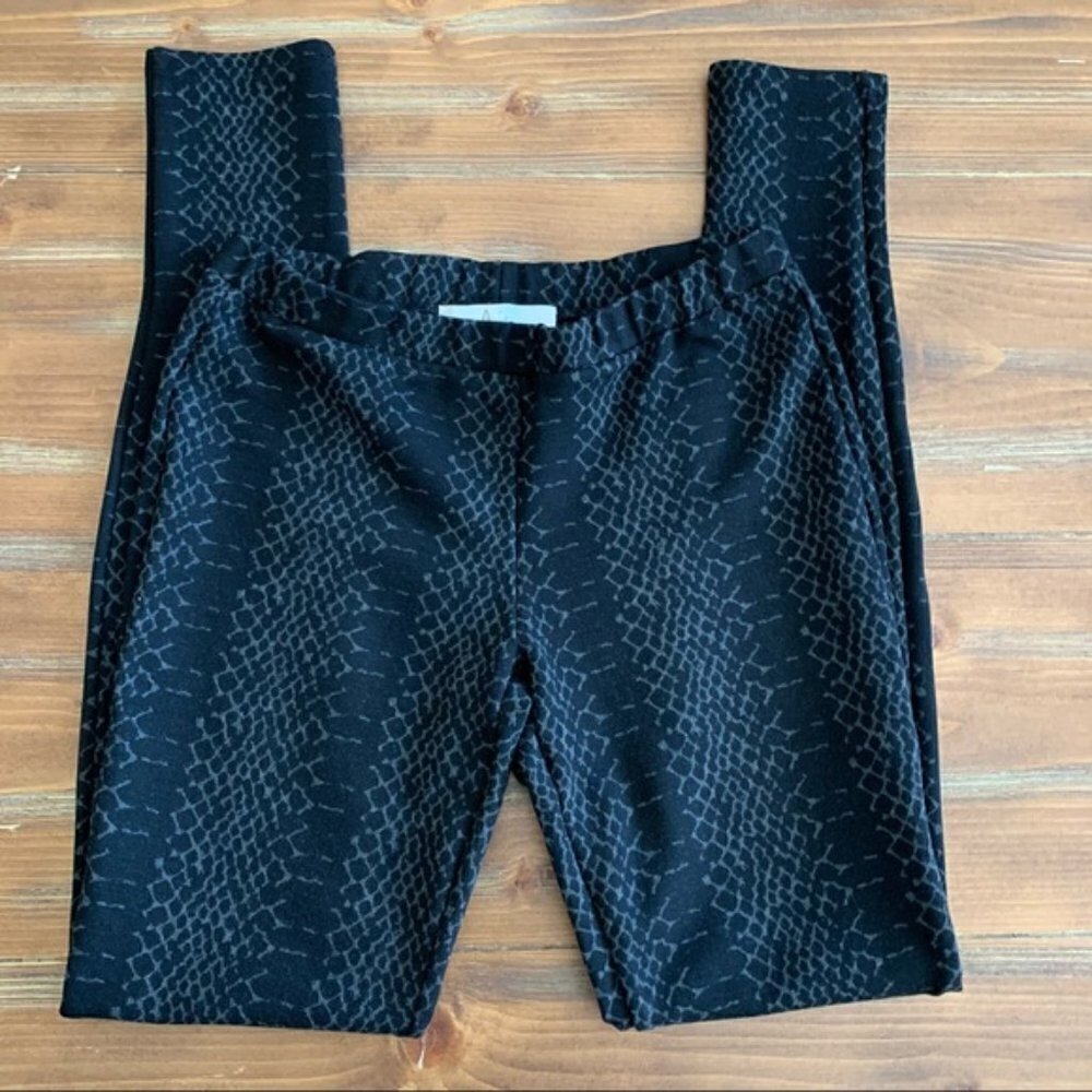 JOIE Black Reptile Print Sexy Leggings. Size XS. - Picture 3 of 6